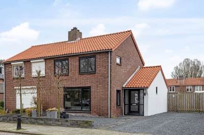 Woning Monseigneur Ariënsstraat 16 Rijen