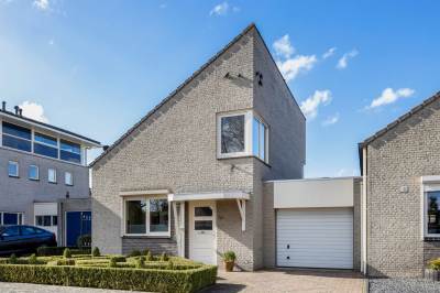 Woning Mies van der Rohestraat 54 Dongen