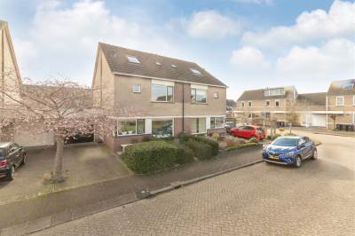 Woning Abraham van der Hulststraat 4 Hellevoetsluis