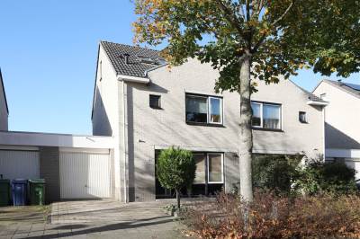 Woning Esdoornplantsoen 108 Almere