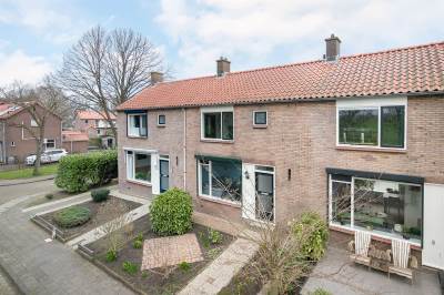 Woning van der Doeslaan 17 Maasdam