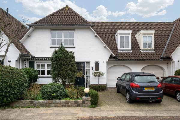 Woning Burgemeester van Niekerklaan 15 Hillegom