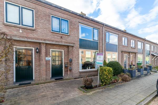 Woning van der Bijlstraat 35 Roelofarendsveen