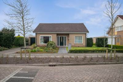 Woning Julianalaan 25 Midlum