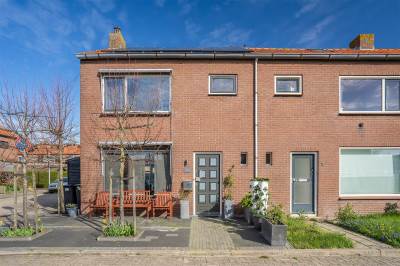 Woning Van Vollenhovenstraat 1 Piershil