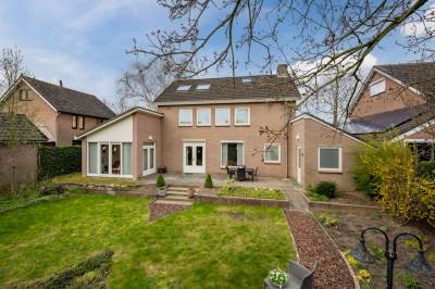 Woning Op de Hof 12 Beers