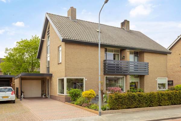 Woning Van Dijkhuizenstraat 33 Nijkerkerveen
