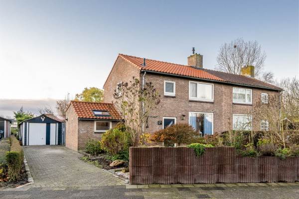 Woning Burgemeester Sterkplein 16 Nieuwe-Tonge