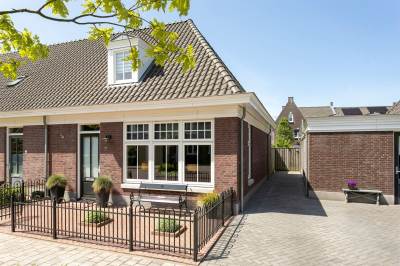 Woning Eikenlaan 10 Dirksland