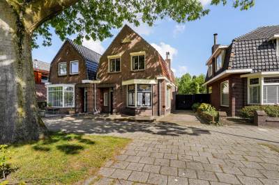 Woning Burgemeester van der Klokkenlaan 15 en 15A Waalwijk