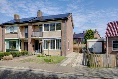 Woning Burgemeester Bronsstraat 25 Uithuizermeeden