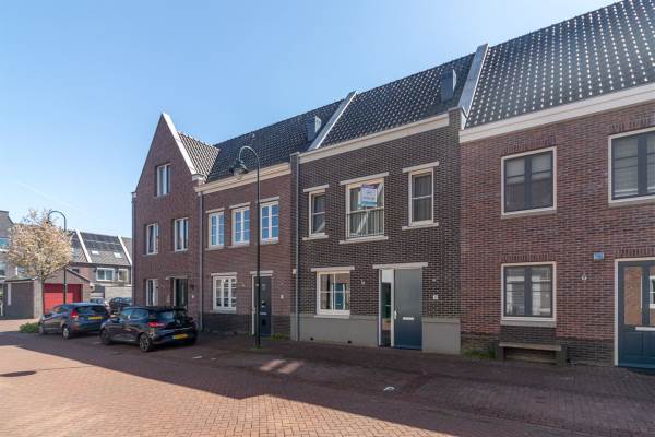 Woning Kikkeroever 8 Roelofarendsveen