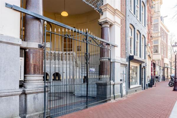 Woning Nieuwezijds Voorburgwal 327B Amsterdam