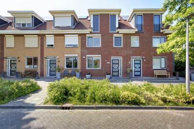 Woning Agnes Bartoutslaan 82 Hendrik-Ido-Ambacht