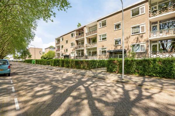 Woning Jhr. Van Karnebeekweg 26 Ridderkerk