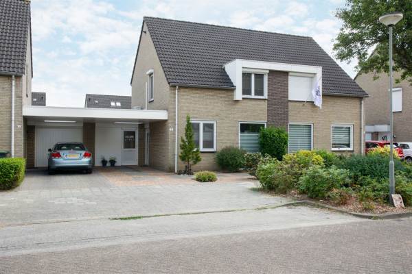 Woning Jan van Salmstraat 44 Born