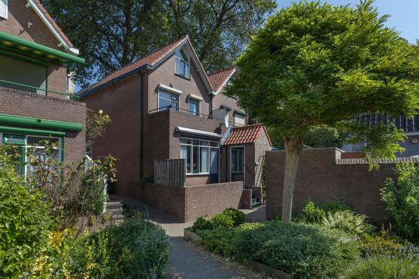 Woning Kerkplein 2 Meerkerk