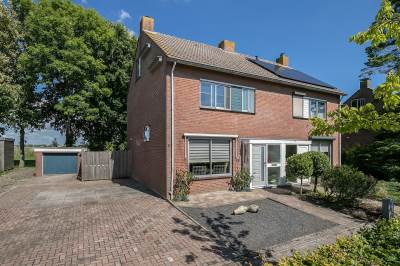 Woning Pastoor Lombartsstraat 10 Moerdijk