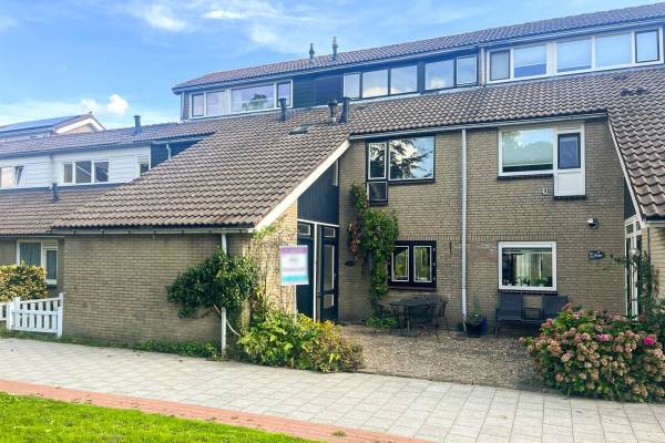 Woning Merelplantsoen 8 Roelofarendsveen