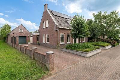 Woning W.J. van der Hooftstraat 12 Meteren