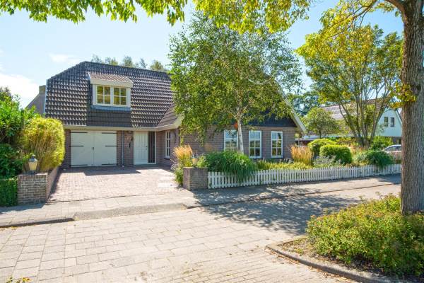 Woning Stationsstraat 83 Warmenhuizen