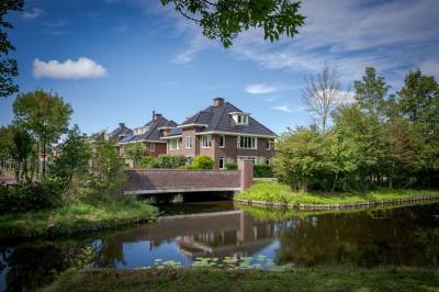 Woning Burgemeester Pompe van Meerdervoortlaan 2 Voorschoten