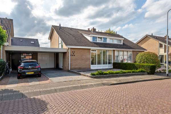 Woning Burg. Dittersstraat 13 Beneden-Leeuwen