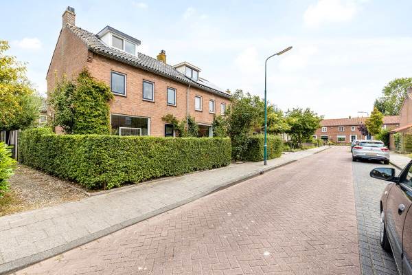 Woning W. Baron Straalmanstraat 12 Baambrugge