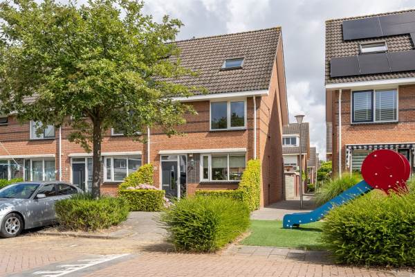 Woning Nicolaas van Puttenstraat 12 Poortugaal