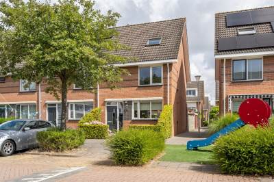 Woning Nicolaas van Puttenstraat 12 Poortugaal