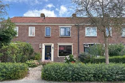 Woning Burg. Burgerstraat 8 Warmenhuizen