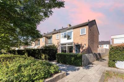 Woning Kamillestraat 1 Nieuw-Vennep