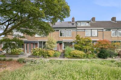 Woning Burg Henrylaan 10 Numansdorp