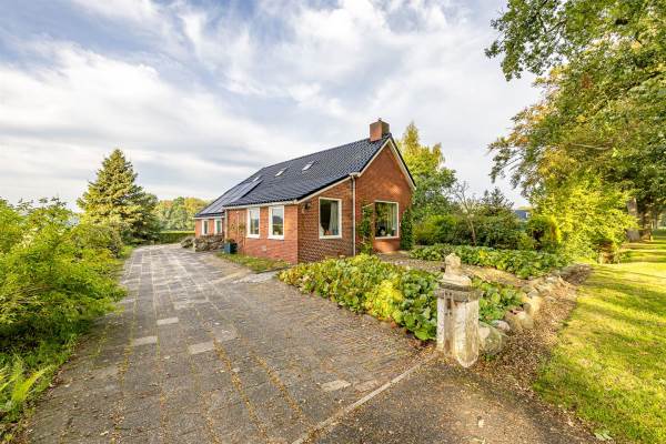 Woning Burg. J.G. Legroweg 83 Eelde