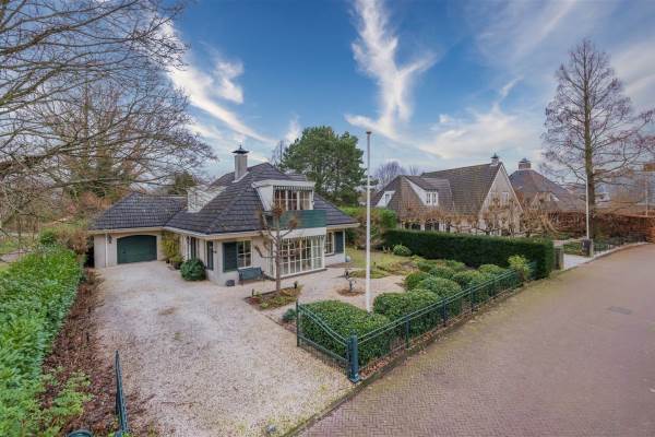 Woning J.F. van Lieroppark 2 Bennebroek