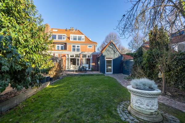 Woning Raadhuislaan 1 Leidschendam