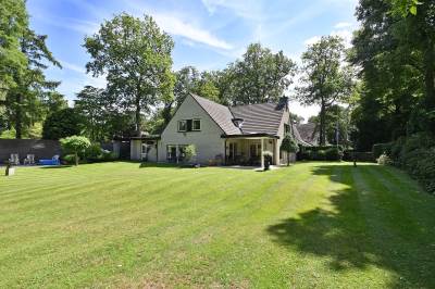 Woning Vredelaan 1 Laren (NH)