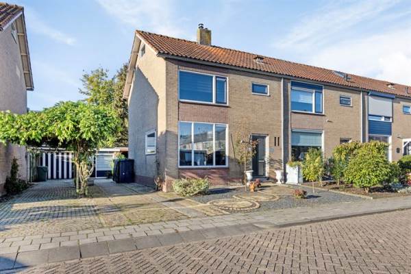 Woning Waalstraat 10 Maasdam