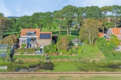 Woning Middelsluissedijk WZ 77 Numansdorp