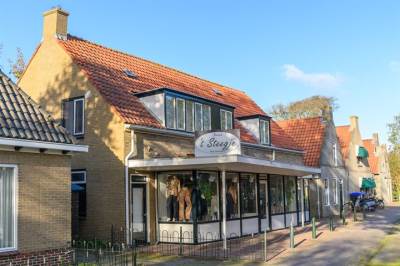 Woning Burgemeester Bolomeijweg 1 Nes (Gem. Ameland)