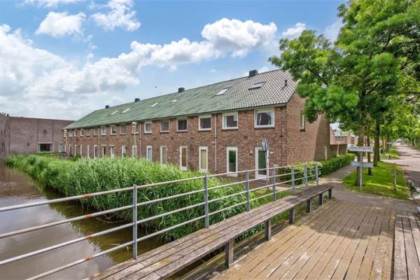 Woning Van der Woudendijk 137 Den Haag