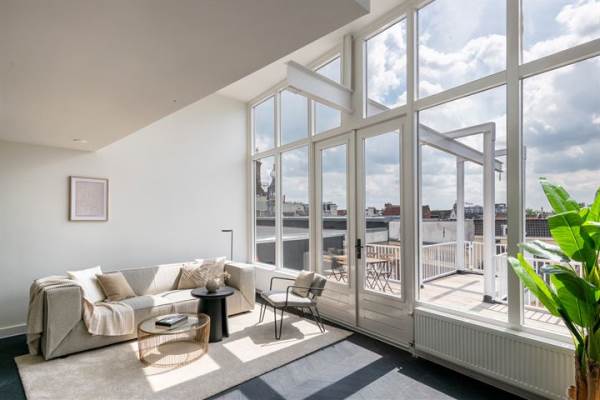 Woning Warmoesstraat 10- 5 Amsterdam