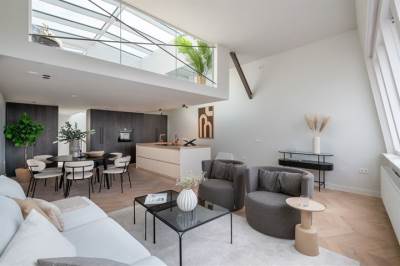 Woning Warmoesstraat 10- 4 Amsterdam