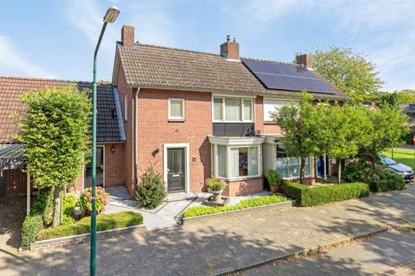 Woning Burgemeester van der Weidenlaan 70 Beek en Donk