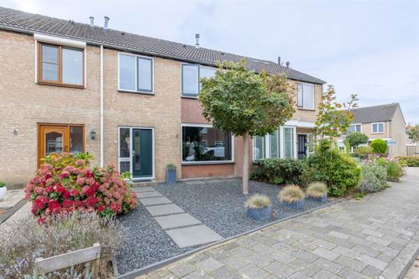 Woning van Delftstraat 5 Giessenburg