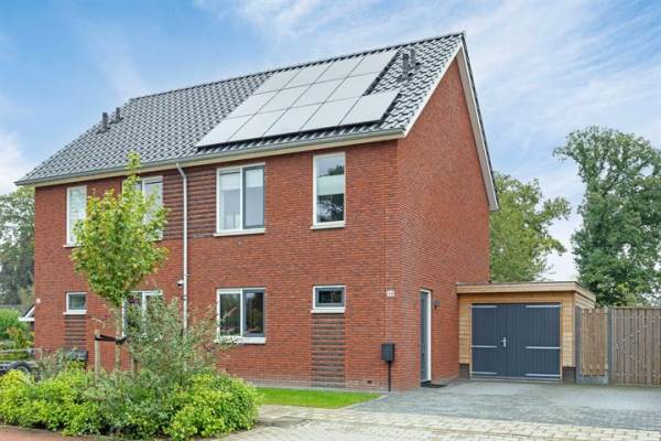 Woning C.J. van Doornstraat 44 Hall