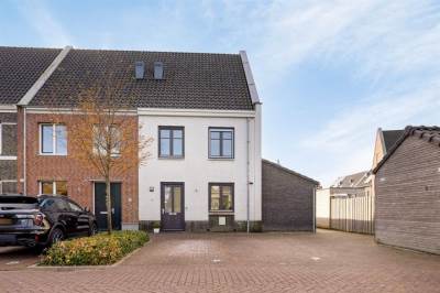 Woning Rietoever 40 Roelofarendsveen