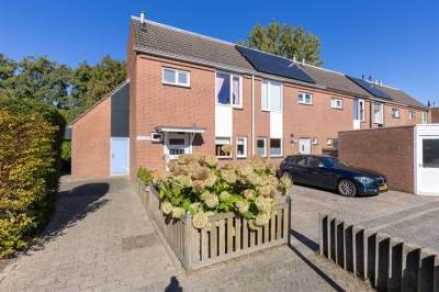 Woning Kosterstuin 121 Zwaag