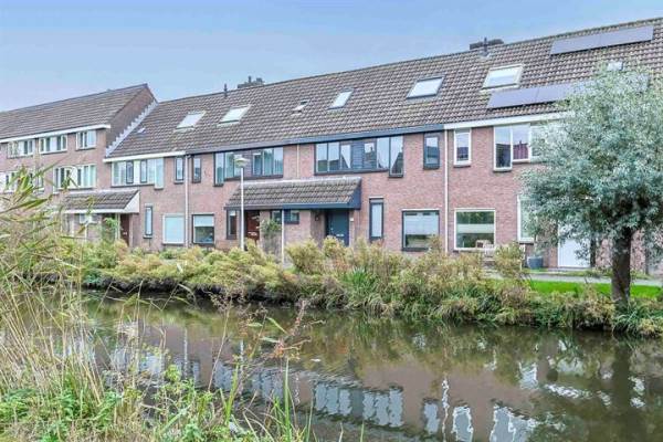 Woning Loevestein 49 Alphen aan den Rijn