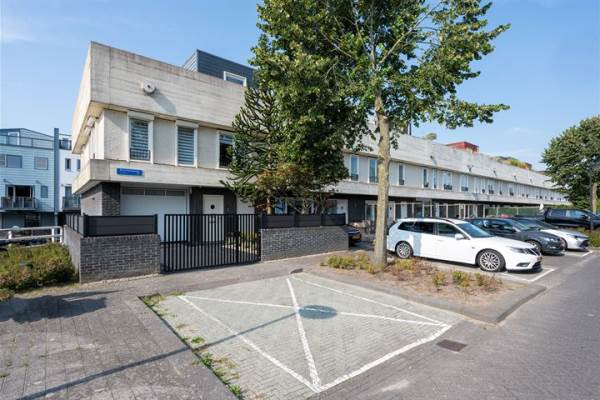 Woning Antillenweg 1 Almere